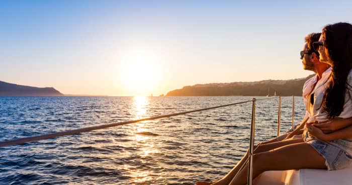 Hora Dourada no Mar: Enseadas de Menorca, Águas Calmas e o Brilho do Pôr do Sol