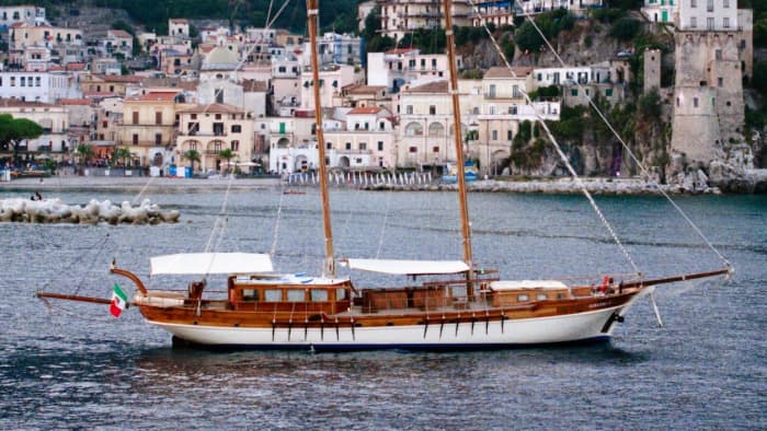 Ihr Amalfi-Küsten-Erlebnis: ein exklusiver Tag an Bord einer Gulet