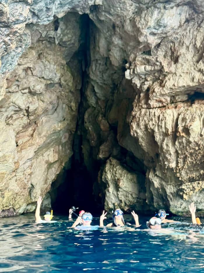 ADVENTURE TOUR (SNORKEL IN MARINE RESERVE AND AQUATIC CAVES)