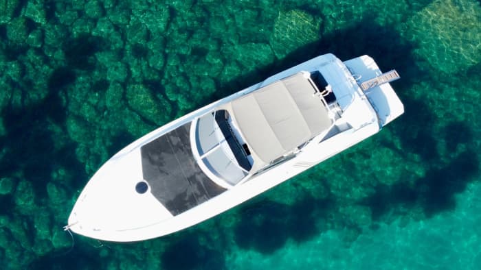8h of sun and turquoise waters around Roses