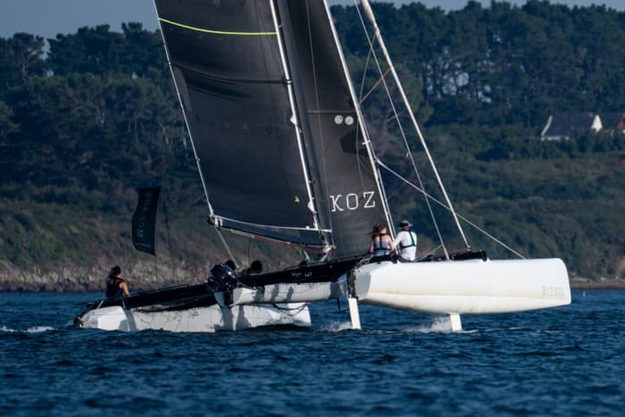 Explore the Larmor-Baden coast in 3 hours 30 minutes by sailboat.