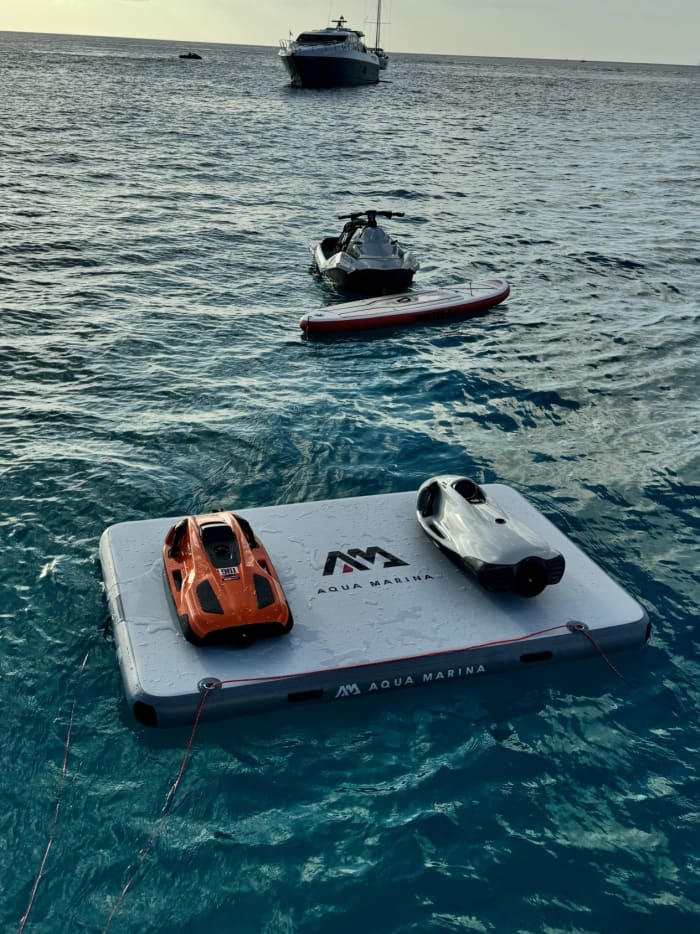 Ontdek de kust van Ibiza: een complete dagtocht aan boord van een motorboot