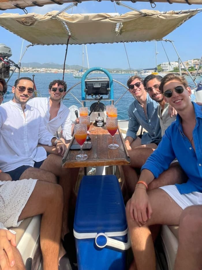 4-hour sailing adventure through the most beautiful coves of Mallorca!