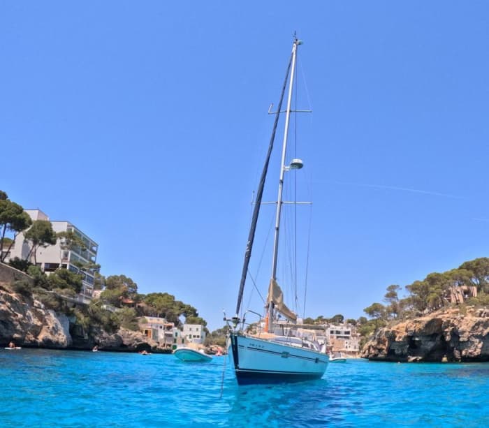 4-hour sailing adventure through the most beautiful coves of Mallorca!
