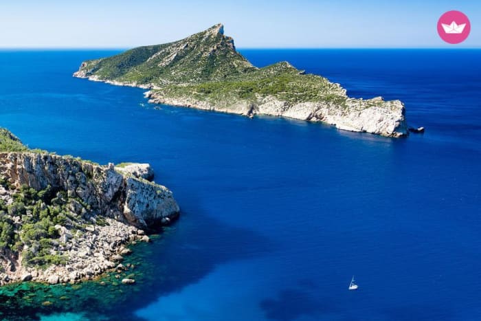 4-hour sailing adventure through the most beautiful coves of Mallorca!