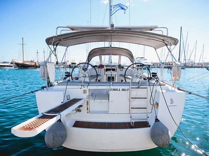 Scopri Heraklion con un'escursione in barca a vela di un'intera giornata.