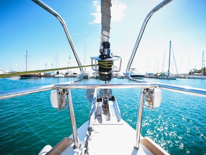 Scopri Heraklion con un'escursione in barca a vela di un'intera giornata.
