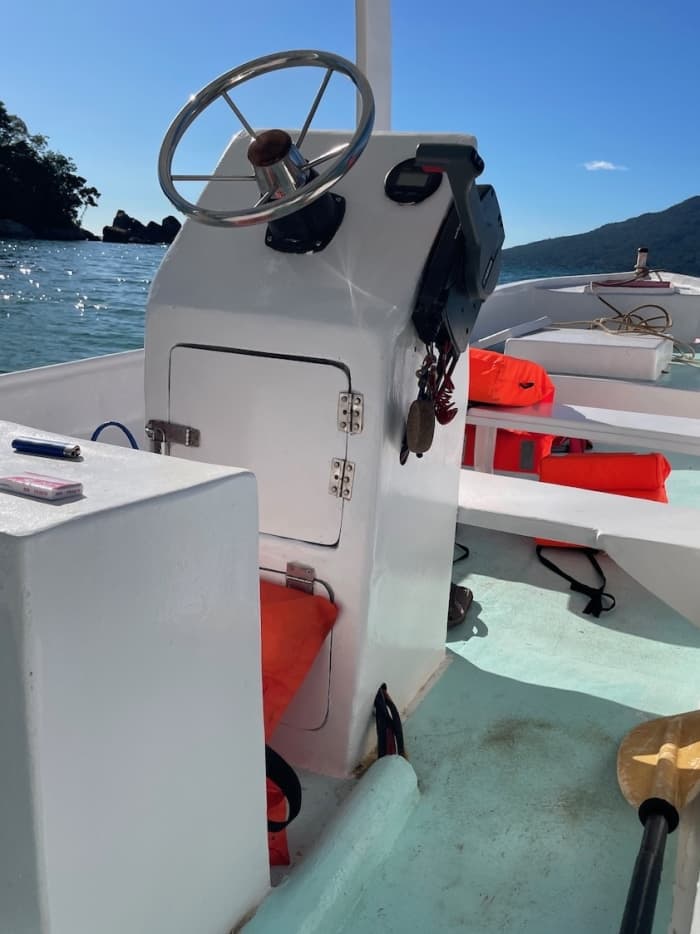 Entdecken Sie Nosy! Verbringen Sie 8 Stunden auf einem Motorboot.