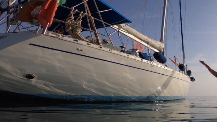 Scopri Piombino con un'escursione in barca a vela di un'intera giornata.