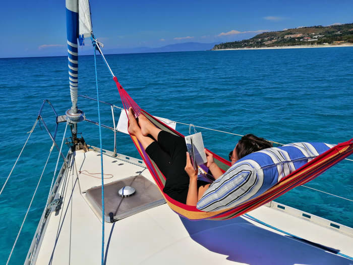 Scopri Piombino con un'escursione in barca a vela di un'intera giornata.
