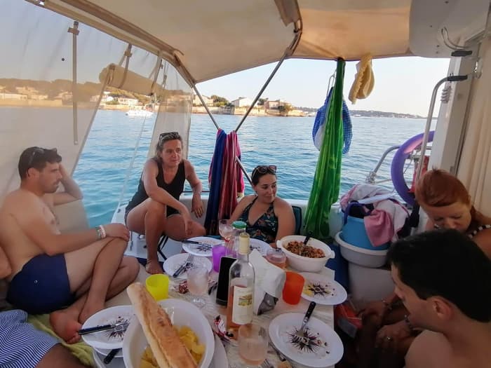 Détente au Brusc : 7h30 de soleil sur un bateau à moteur