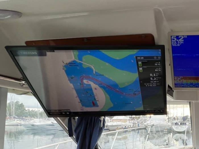 Explore Ciutadella de Menorca in a half-day: Rent a motorboat for 3h