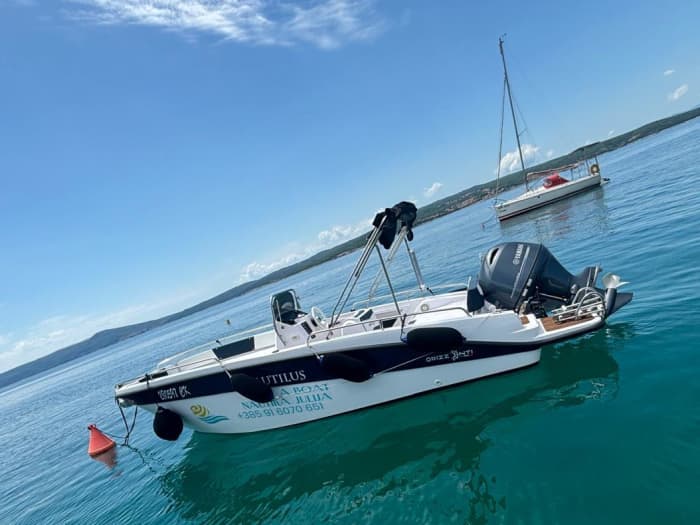 4-Hour Private Boat Tour with Skipper – Nautilus 670