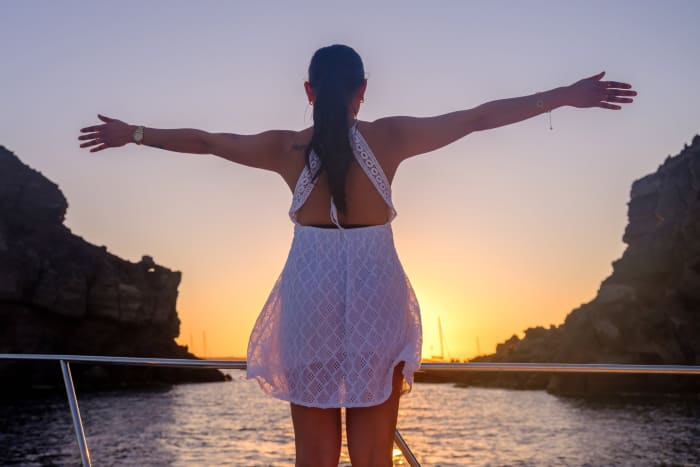 Enjoy a full day on a motorboat in Santorini