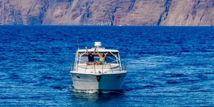 Enjoy a full day on a motorboat in Santorini