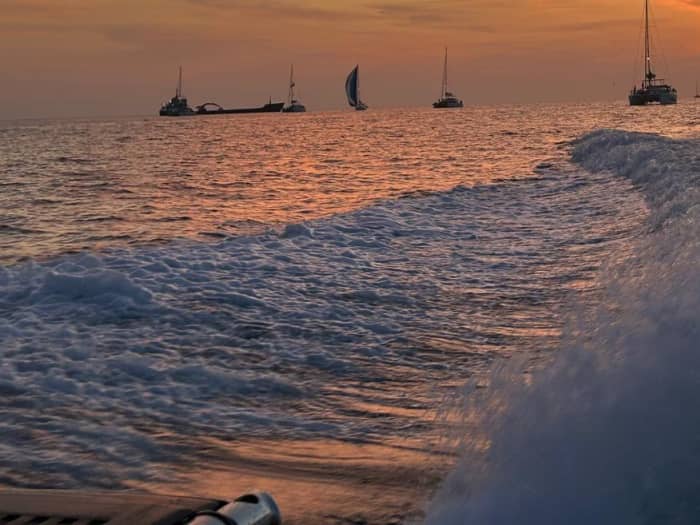 Enjoy a full day on a motorboat in Santorini