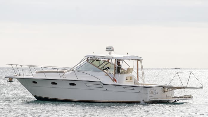 Enjoy a full day on a motorboat in Santorini