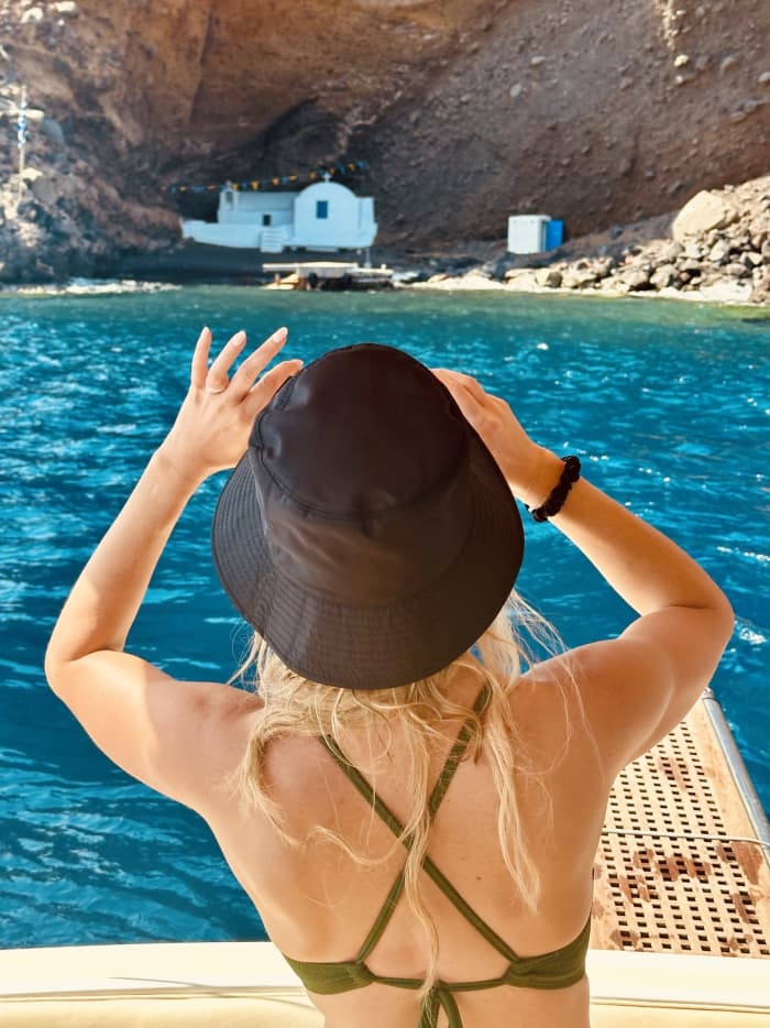 Enjoy a full day on a motorboat in Santorini