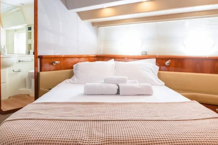 Ferreti 620 with flybridge