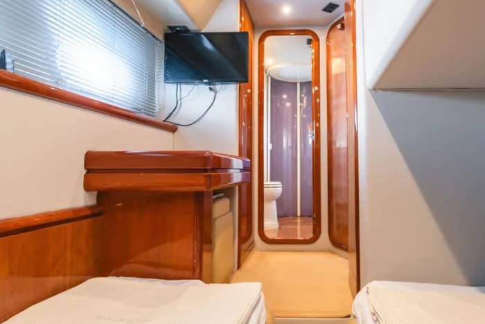 Ferreti 620 with flybridge