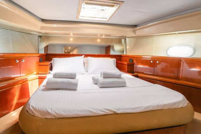 Ferreti 620 with flybridge