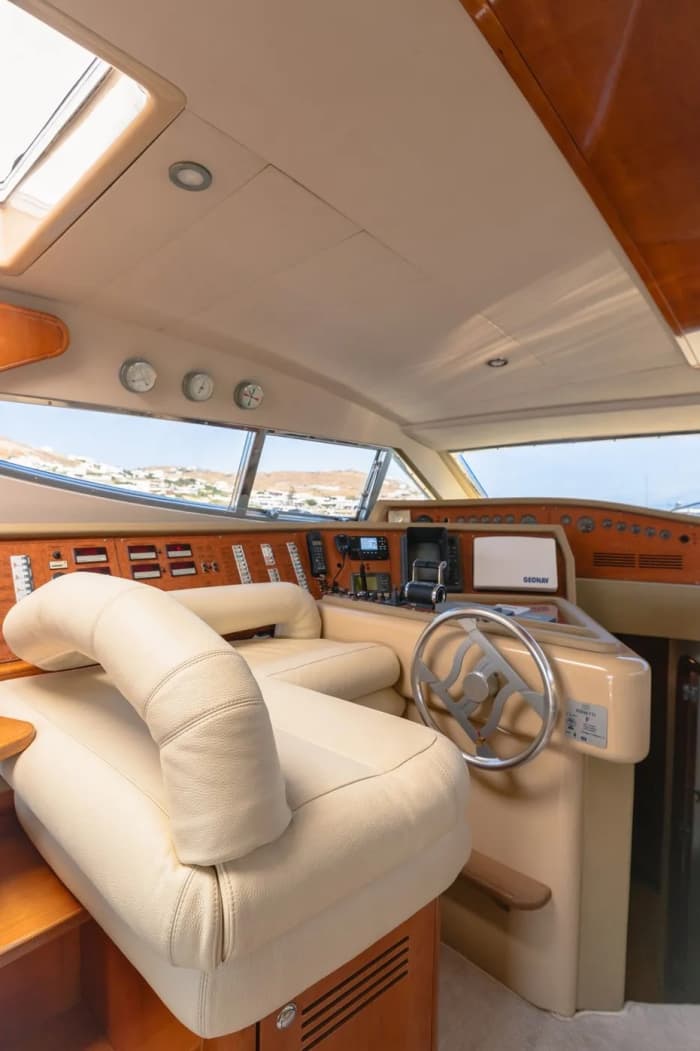 Ferreti 620 with flybridge