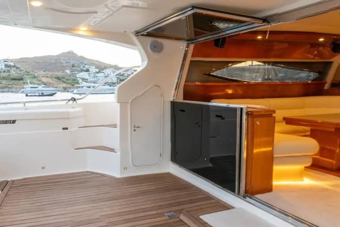 Ferreti 620 with flybridge