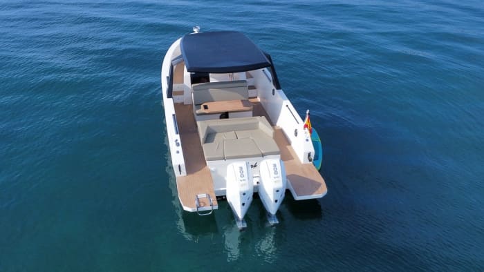 Spend 6h on the warm waters of Port d'Alcúdia