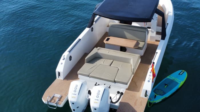 Spend 6h on the warm waters of Port d'Alcúdia