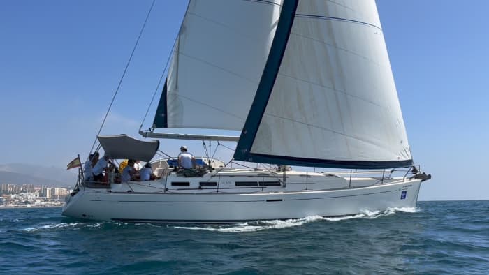 Der Rhythmus von Benalmádena: Unvergessliche Momente auf einem Segelboot