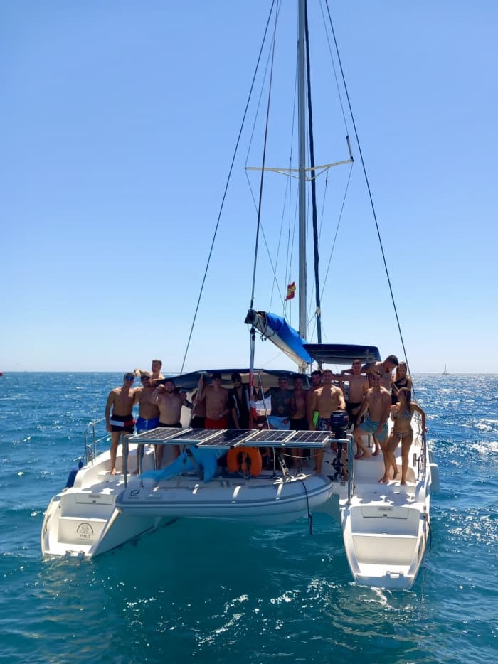 Entdecken Sie Marbella auf einem Katamaran für einen ganzen Tag