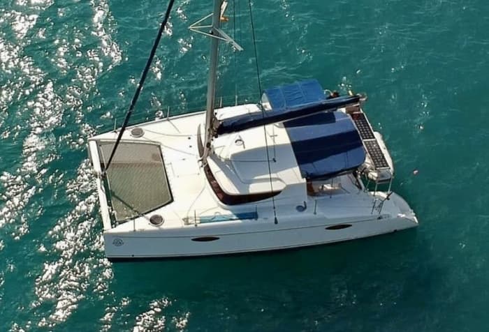 Entdecken Sie Marbella auf einem Katamaran für einen ganzen Tag
