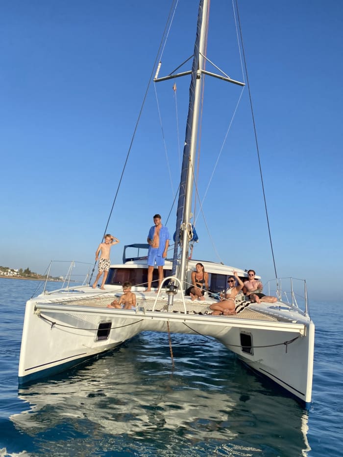 Entdecken Sie Marbella auf einem Katamaran für einen ganzen Tag