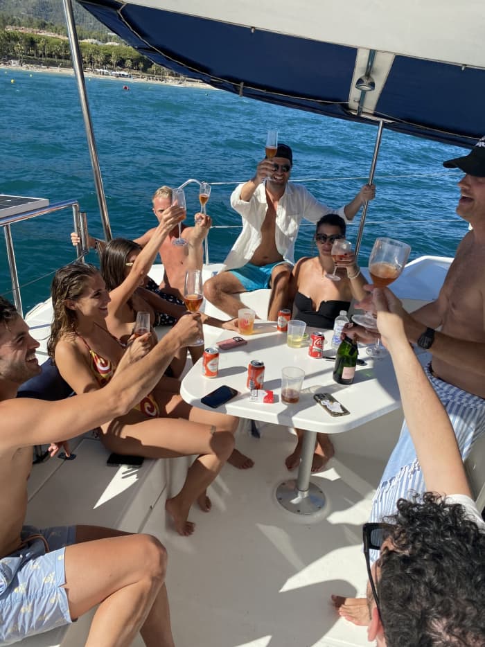 Entdecken Sie Marbella auf einem Katamaran für einen ganzen Tag