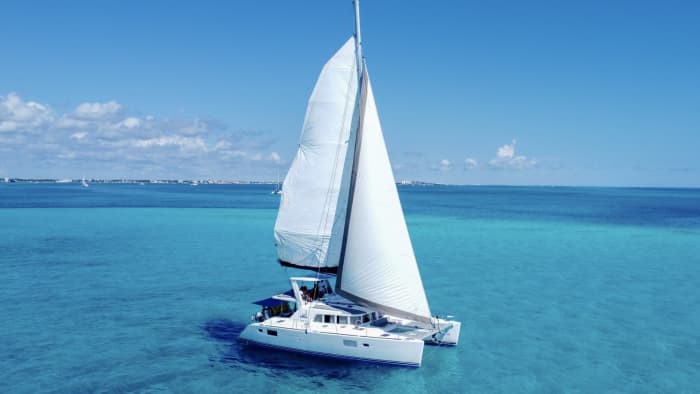 Croisière privée en catamaran de 13,4 m (44 pieds) vers Isla Mujeres - Bar ouvert, déjeuner buffet (6 heures)