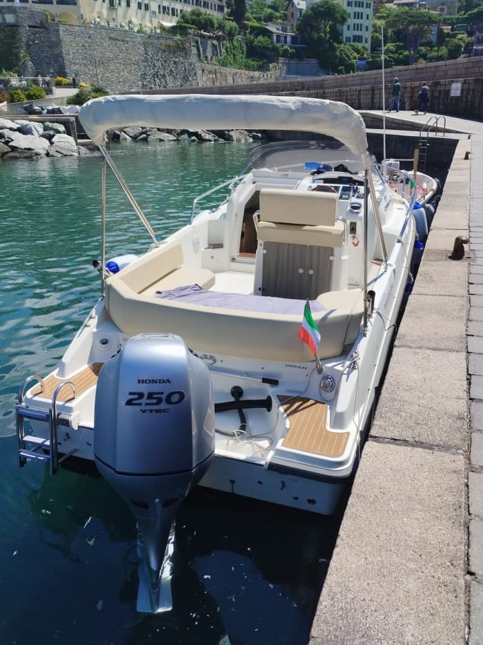 4 uur zon rondom Genua op een motorboot