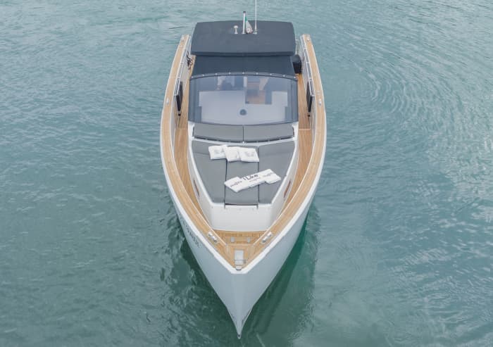 A day exploring the Gulf of Tigullio and the Gulf of Paradiso, and if you prefer, an unforgettable excursion to the Cinque Terre: pure relaxation on the blue Italian waters.
