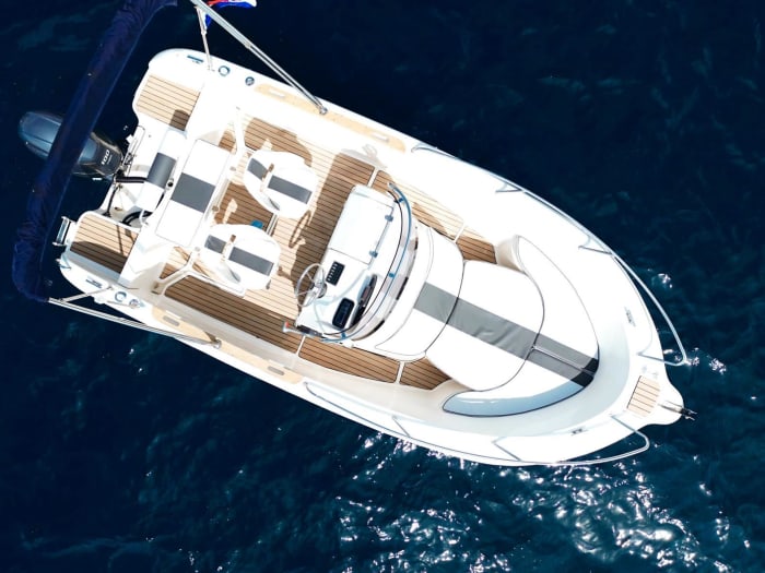 Crystalline experience: Discover Dubrovnik on a motorboat