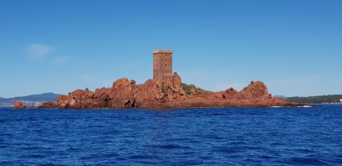 Découvrez Port Fréjus : une demi-journée de pur bonheur en bateau à moteur