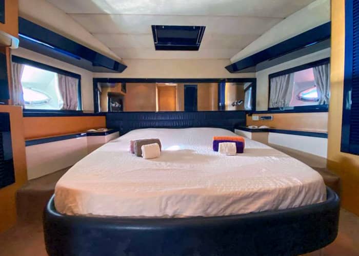 Your private motorboat for a day around Barcelona