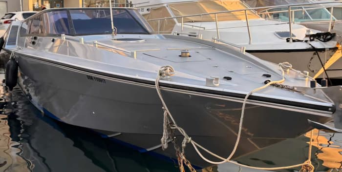 Enjoy 9h on a motorboat to explore Bandol