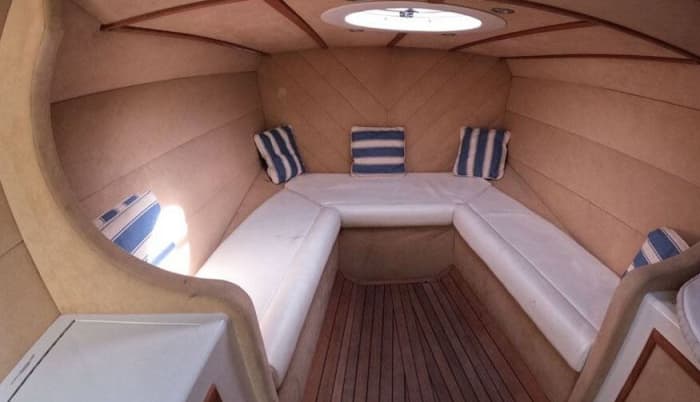 Enjoy 9h on a motorboat to explore Bandol