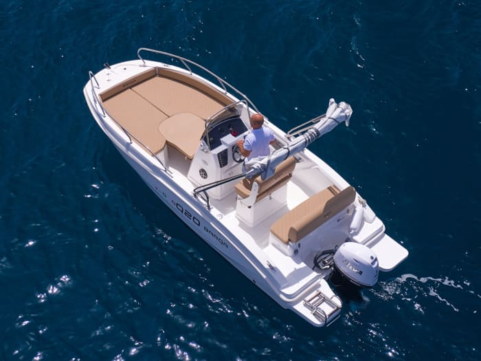 Entdecken Sie Sorrento: Ein sonniger Tag auf einem Motorboot