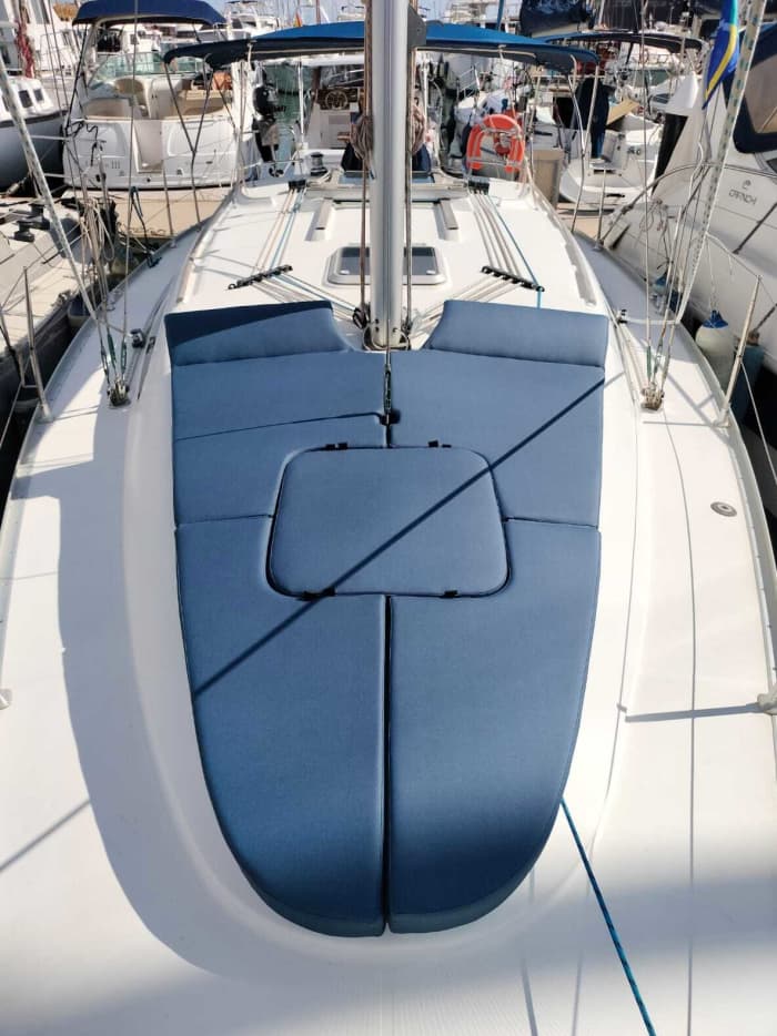 Spend 8 hours sailing around Barcelona on a sailboat