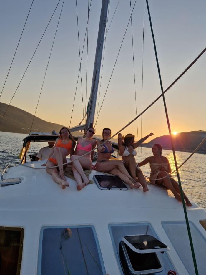 Mer, amour et soleil : une journée riche en émotions à bord d'un catamaran