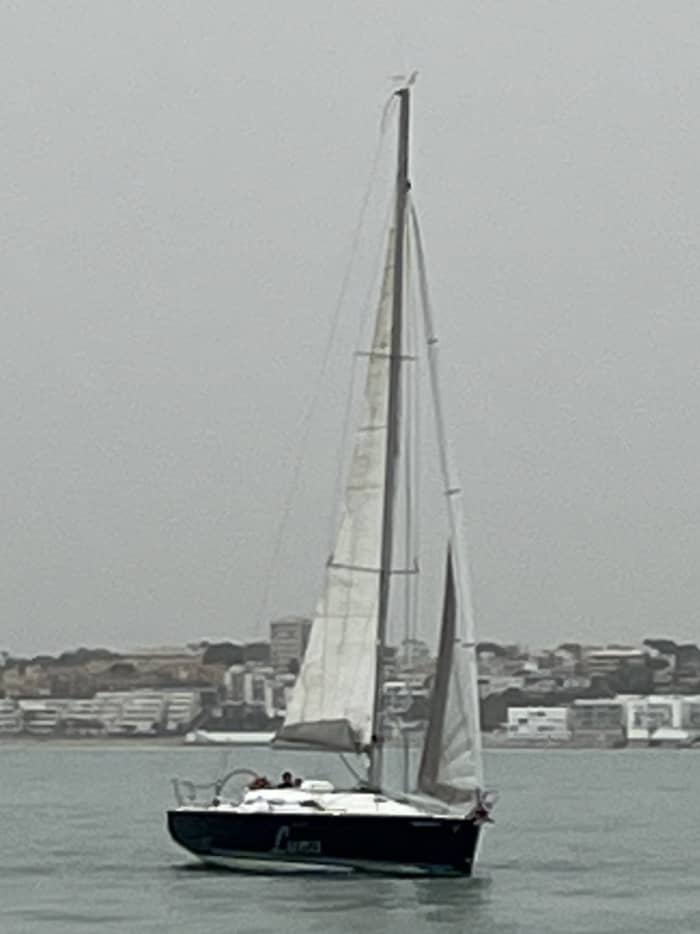 Scopri Cadice con un'escursione in barca a vela di un'intera giornata.