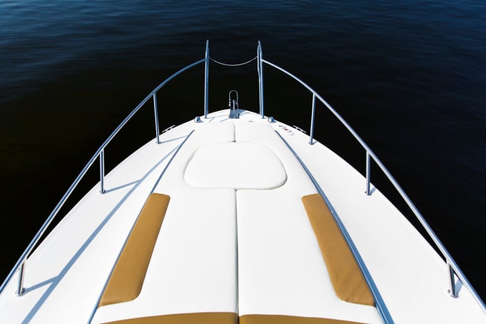 2h to explore Santorini on a motorboat