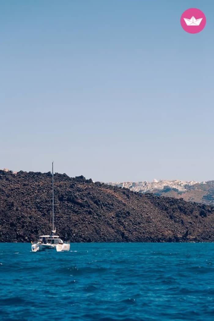 Santorins magischer Sonnenuntergang: Privates Yachtabenteuer