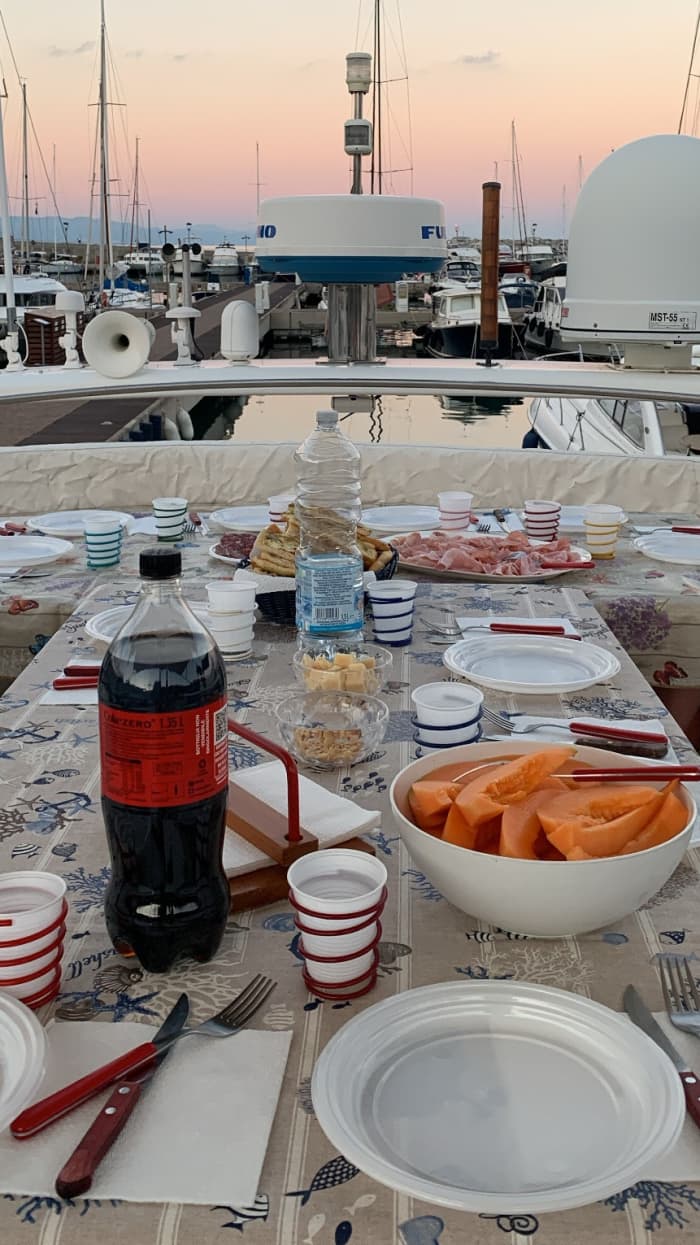 Genießen Sie 8:30 Stunden auf einem Motorboot in Varazze.