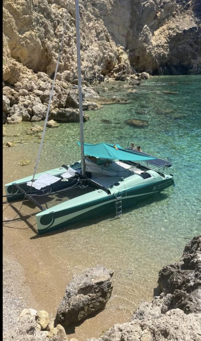 Descubra Marbella a partir do mar: passeio de catamarã ecológico de 3 horas